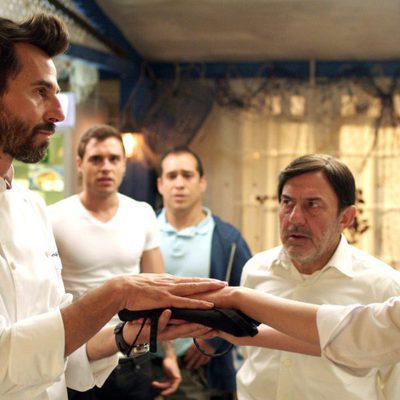 Santi Millán le hace una entrega importante a Dafne Fernández en 'Chiringuito de Pepe'