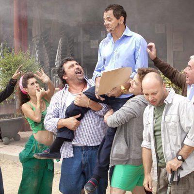Los campistas aúpan a José Luis en 'Con el culo al aire'