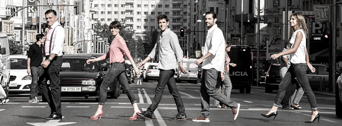 'El intermedio' emula a los Beatles en Abbey Road cruzando por Gran Vía