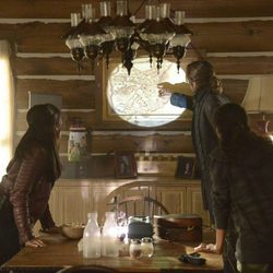 Ichabod Crane apunta un mapa