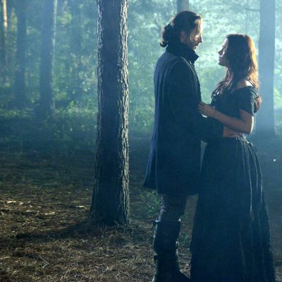 Ichabod Crane y Katrina Crane en el bosque