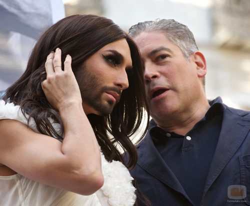 Conchita Wurst junto a Boris Izaguirre en el Orgullo Gay 2014 de Madrid