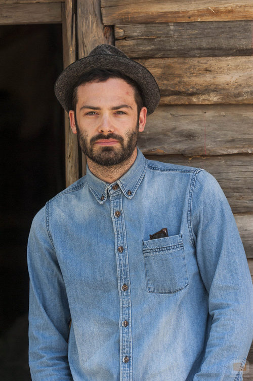 David Leon es Álex en 'Refugiados'