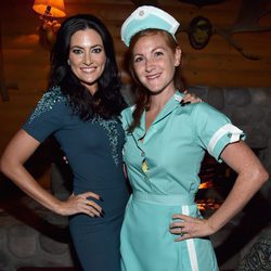 Madchen Amick posando en la presentación de "Twin peaks: The Entire Mystery"