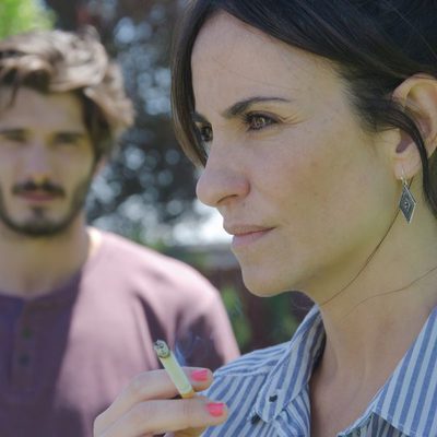 Melani Olivares junto a Yong González en 'Bajo sospecha'