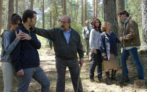 Policía y familia buscan a la pequeña Alicia en 'Bajo sospecha'