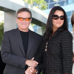 Robin Williams junto a Marsha Garces