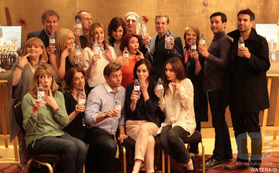 Los actores de 'Downton Abbey' se toman con humor el gazapo de la botella
