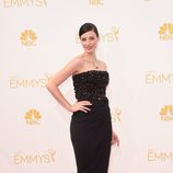 Jessica Paré en la alfombra roja de los Emmy 2014