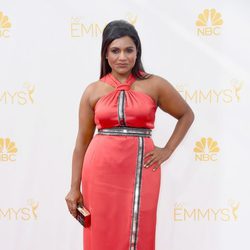 Mindy Kaling en la alfombra roja de los Emmy 2014