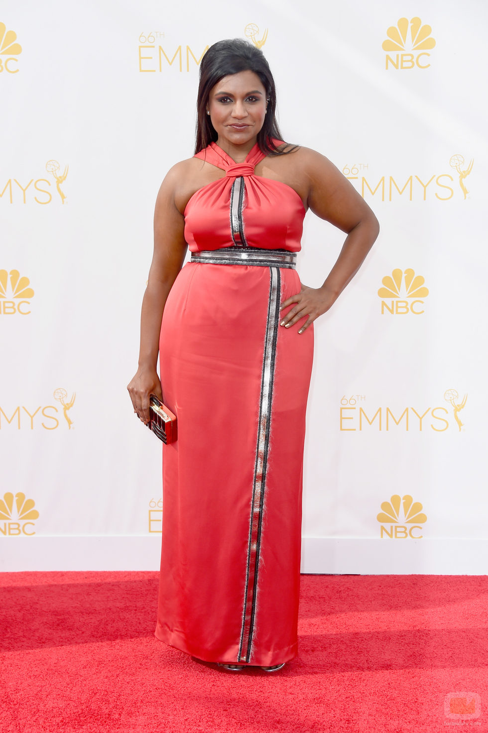 Mindy Kaling en la alfombra roja de los Emmy 2014