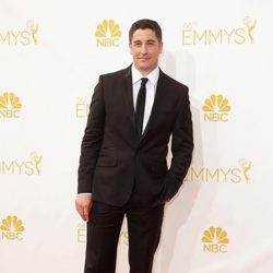 Jason Biggs en la alfombra roja de los Emmy 2014