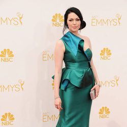 Laura Prepon en la alfombra roja de los Emmy 2014