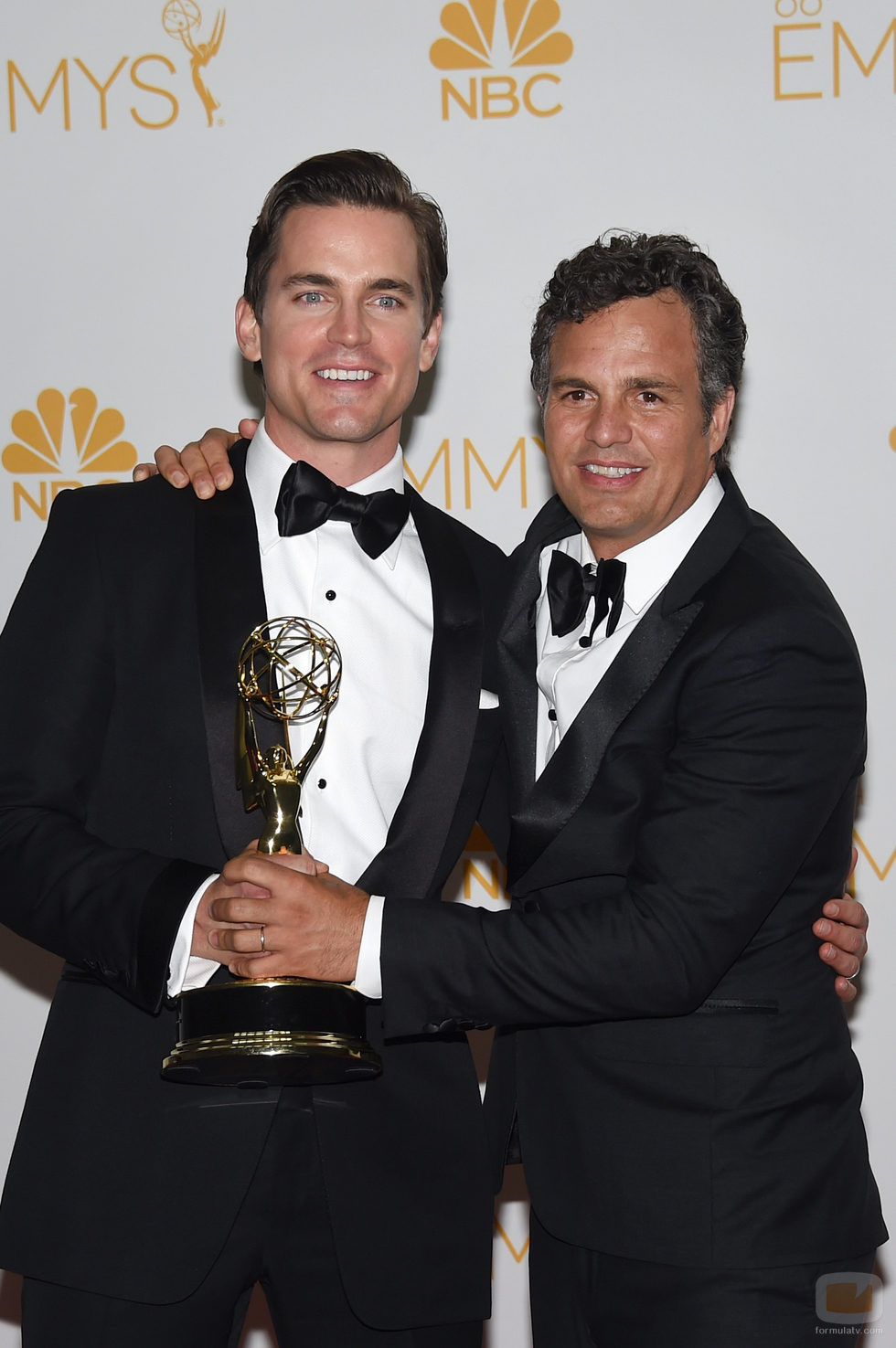 Matt Bomer y Mark Ruffalo con el Emmy 2014 de 'The Normal Heart'