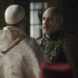 Fernando Guillén en una escena de 'Isabel'