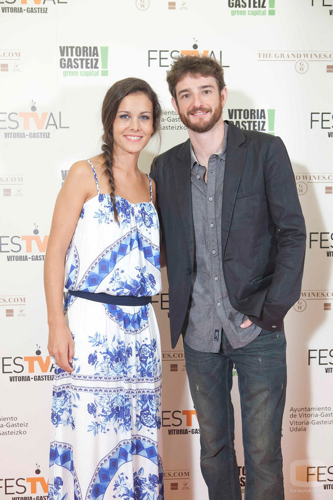 Sandra Blázquez y Gorka Otxoa en la presentación de 'Vive cantando' en el FesTVal 2014