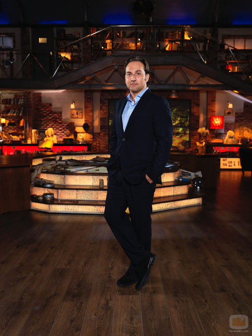 Iker Jiménez posa en la décima temporada de 'Cuarto milenio'