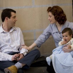 Juanito y Sole con el niño