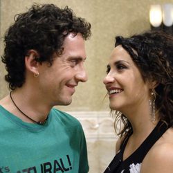 Paco León y Melanie Olivares