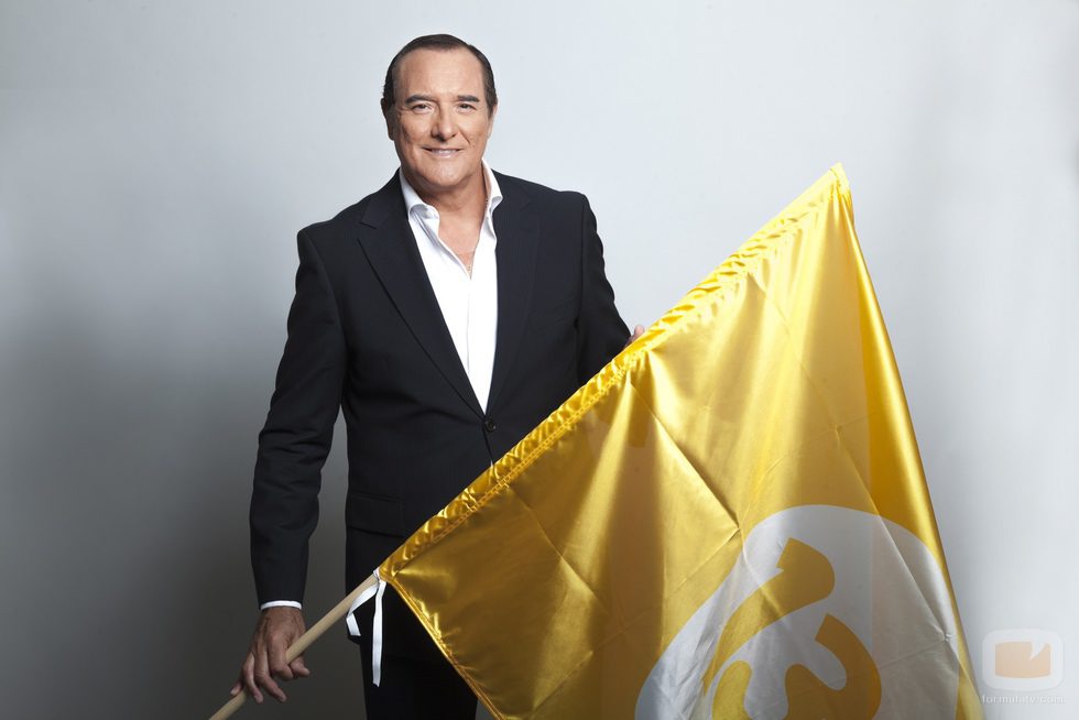 Antonio Jiménez luce la bandera de 13TV