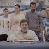 Santi Millán y sus "empleados" en 'Chiringuito de Pepe'
