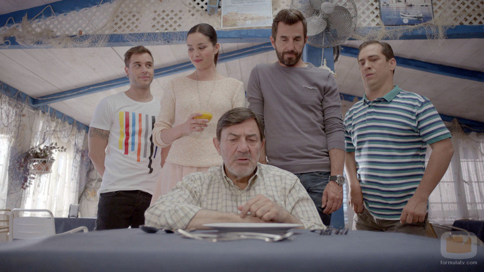 Santi Millán y sus "empleados" en 'Chiringuito de Pepe'