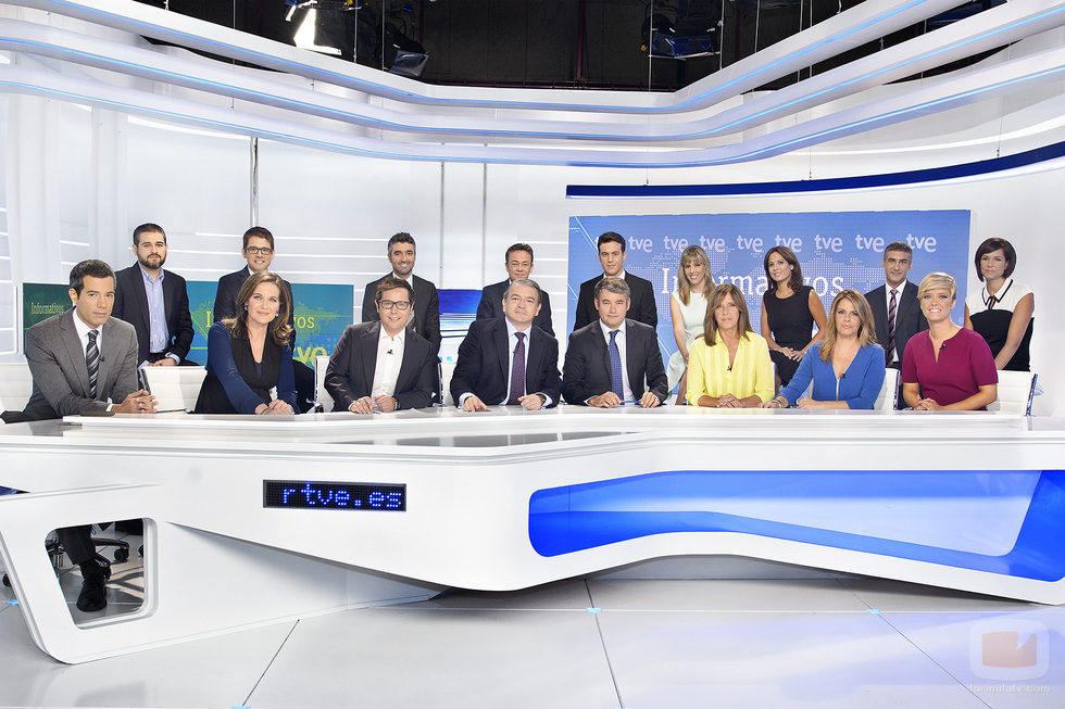 Foto de familia de los rostros de Informativos de TVE