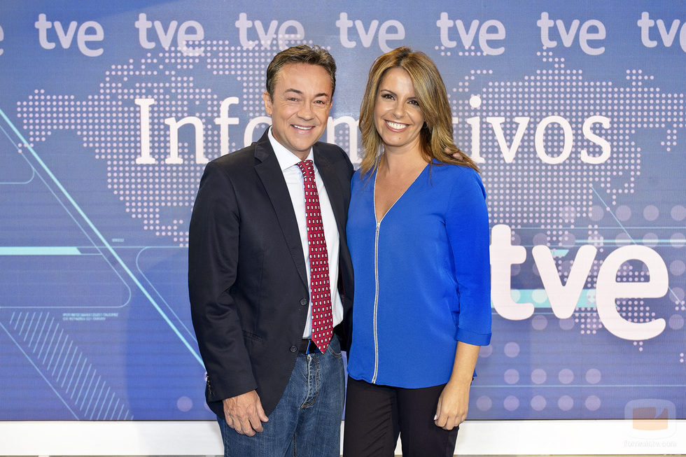 Sergio Sauca y Pilar García Muñiz en los Telediarios de mediodía