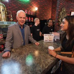 Gunther también sirve café en el Central Perk de Nueva York