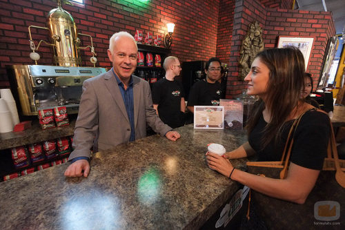Gunther también sirve café en el Central Perk de Nueva York