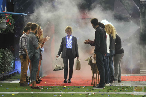 Mercedes Milá entrando en la casa de 'Gran Hermano 15'