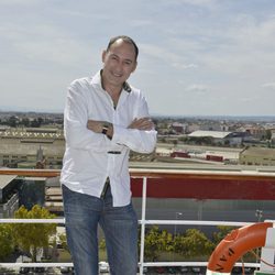 Daniel Albaladejo presenta 'Anclados' en un crucero