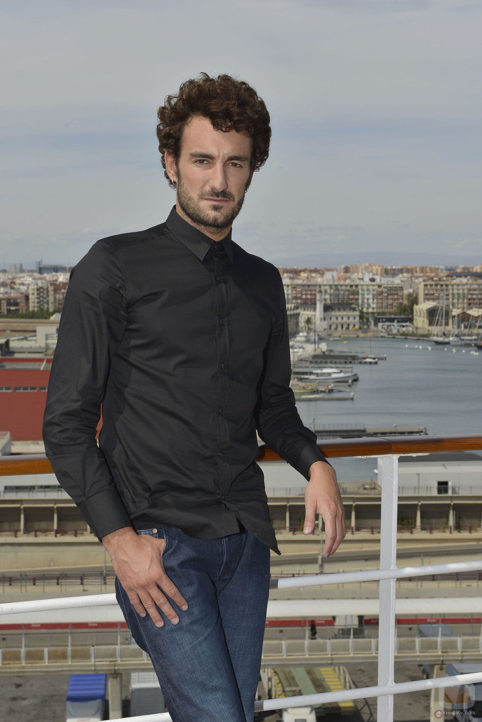 Miki Esparbé presenta 'Anclados' en un crucero