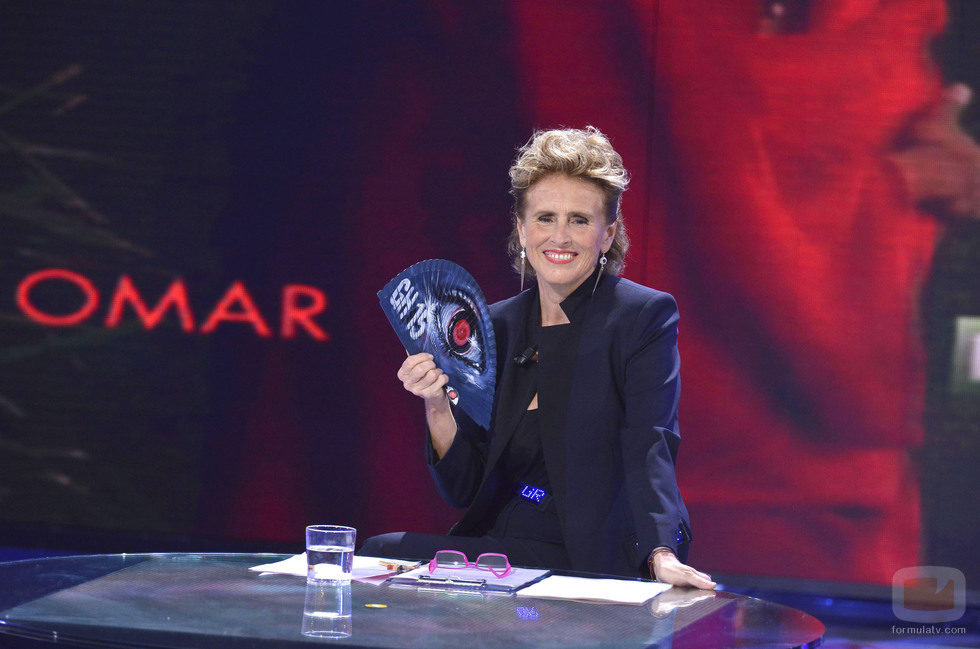 Mercedes Milá se abanica en el plató de 'Gran hermano 15'
