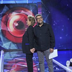 Mercedes Milá y Florentino Fernández posan durante la segunda gala de 'Gran hermano 15'