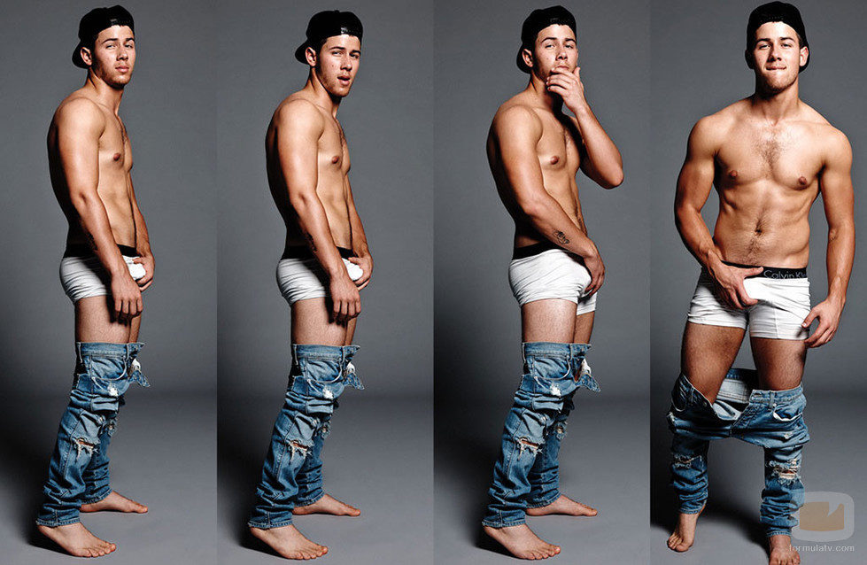 Nick Jonas en calzoncillos agarrándose el paquete