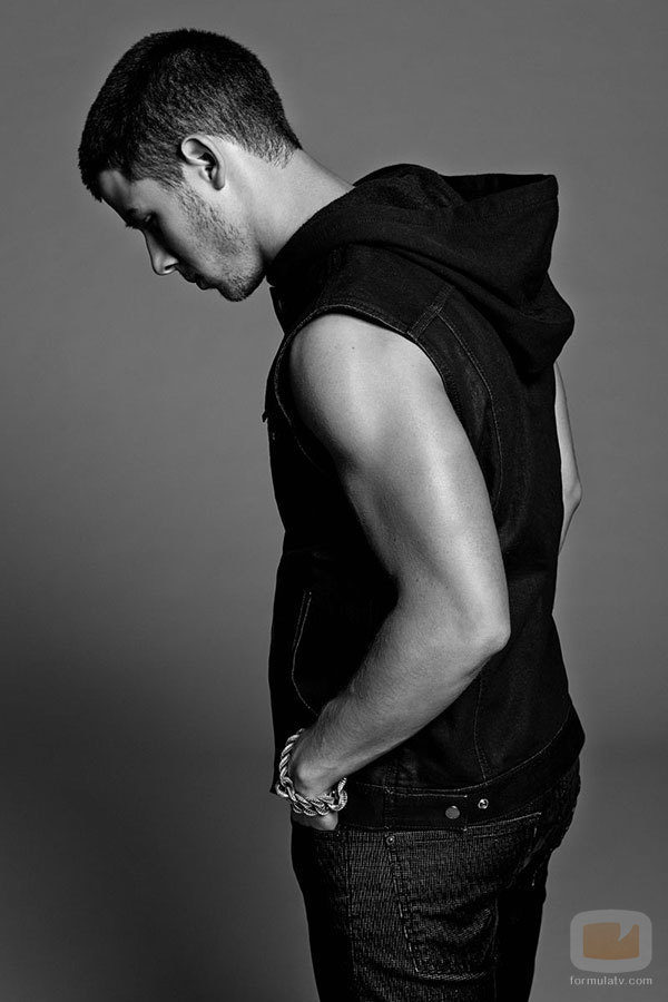 Nick Jonas en su sesión de fotos más adulta