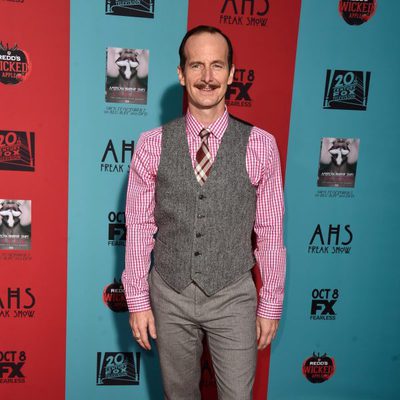 Denis O'Hare en la première de 'American Horror Story: Freak Show'