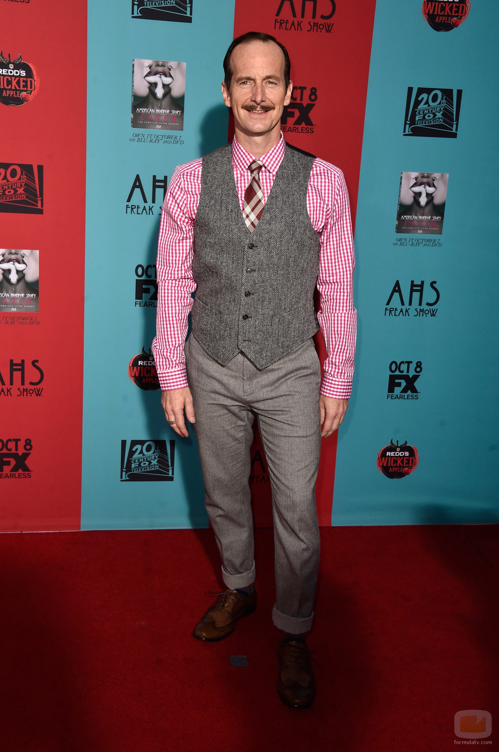 Denis O'Hare en la première de 'American Horror Story: Freak Show'