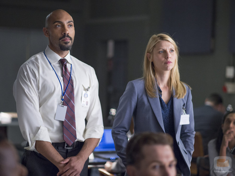 Claire Danes y su compañero de la CIA