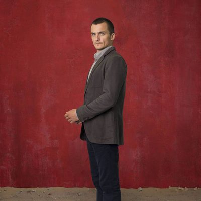 Rupert Friend es un agente de la CIA y compañero de Claire Danes en 'Homeland'