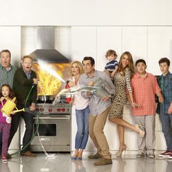 El reparto de 'Modern Family' incendia la cocina