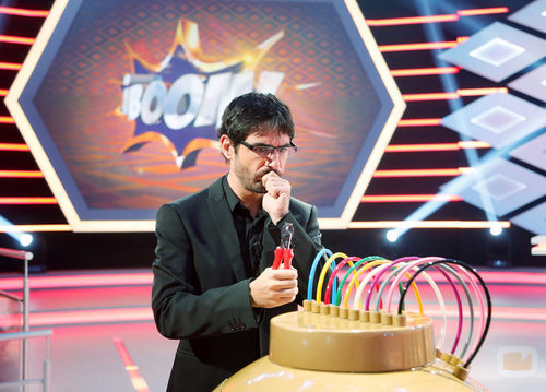 Juanra, a punto de cortar un cable en 'Boom'