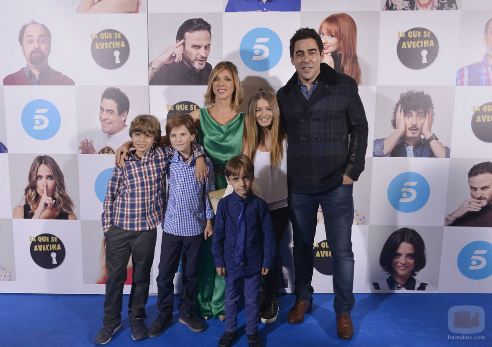 Eva Isanta, Pablo Chiapella, Carlota y Fernando Boza, Rodrigo Espinar y Álvaro Giraldo en el estreno de la octava temporada de 'La que se avecina'