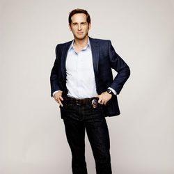 Josh Lucas es Jake Broderick en 'The Mysteries of Laura'