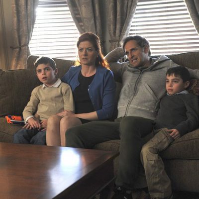 Debra Messing, Josh Lucas y los gemelos en 'The Mysteries of Laura'