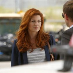 Debra Messing y Josh Lucas en 'The Mysteries of Laura'