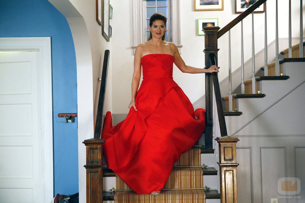 Laura Diamond con un vestido espectacular en 'The Mysteries of Laura'