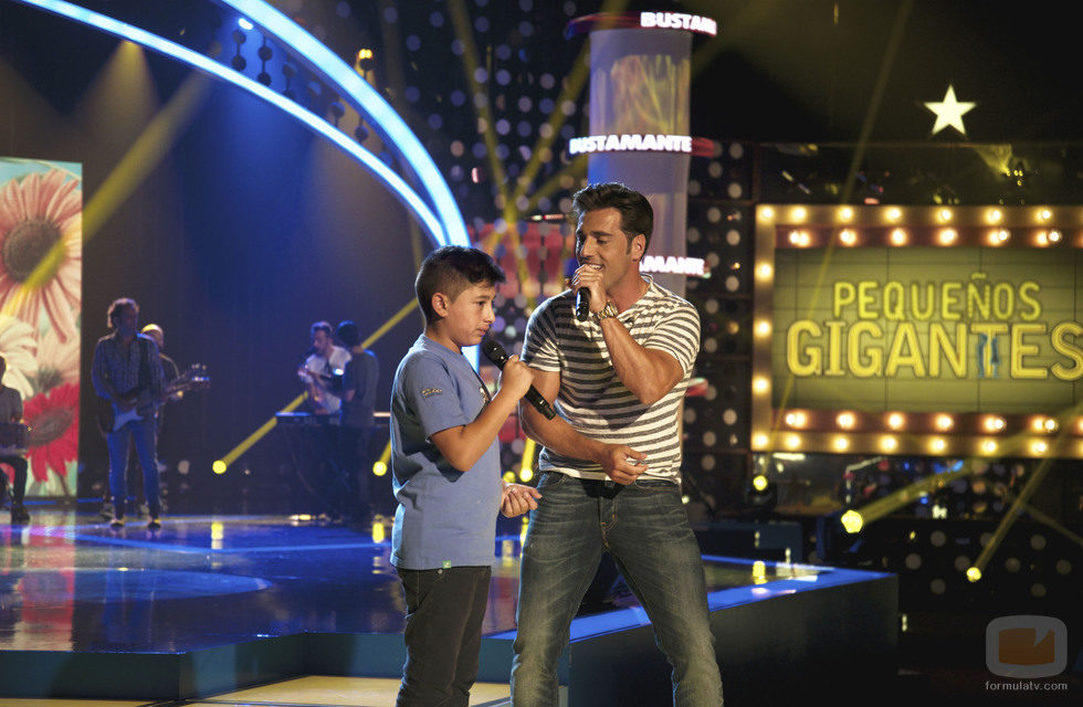 David Bustamante y Aaron cantan juntos en 'Pequeños gigantes'