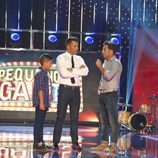 David Bustamante junto a Aaron y Jesús Vázquez en 'Pequeños gigantes'